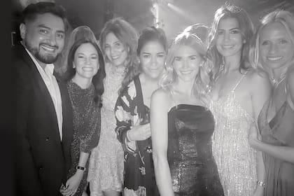 Carolina Stanley, Solange Mayo, Estefanía Novillo, Julieta Spina, la cumpleañera y Carola del Bianco.