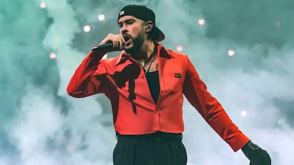 "Debí tirar más fotos", la más reciente producción de Bad Bunny, se coloca en la primera posición de la lista 200 de Billboard, así como en las plataformas Spotify y Apple Music