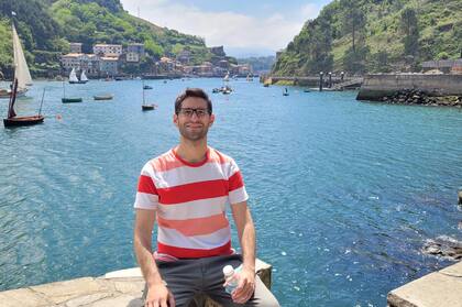 El destino de Mariano, San Sebastián, es una ciudad turística del golfo de Vizcaya en el montañoso País Vasco de España.