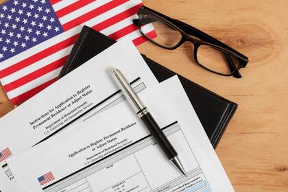 El formulario I-693 debe ser firmado por el cirujano civil de Estados Unidos