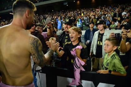 El momento en que Owen y Lionel se saludan (Foto: Gary A. Vasquez-USA TODAY Sports)