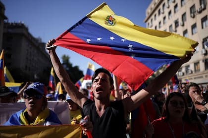 El programa TPS es una designación humanitaria para países afectados por guerras, desastres naturales u otras catástrofes