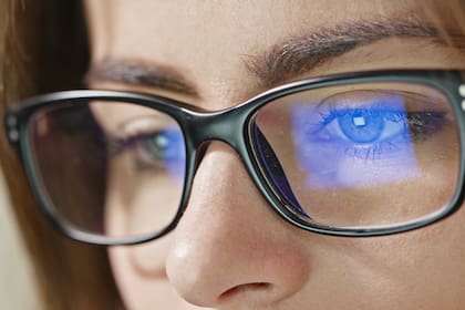 Este foco orientado al cuidado de la salud ocular cobra más relevancia en una actualidad donde se exige socialmente pasar demasiadas horas frente a dispositivos electrónicos