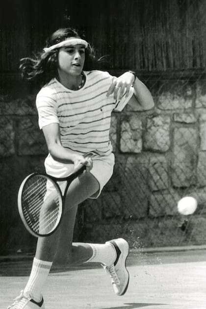 Ex número 3 del mundo, fue la primera
argentina campeona en Roland Garros Junior (venció a la
búlgara Katerina Maleeva. Era 1984).