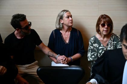 Gisèle Pelicot ha sido acompañada por sus hijos, quienes también detallaron en el juicio los brutales efectos que los crímenes de su padre han tenido en sus propias vidas