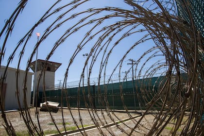 Históricamente Guantánamo era un centro de detención de personas acusadas del atentado del 11 de septiembre y personas interceptadas en el mar con intenciones de ingresar ilegalmente a Estados Unidos