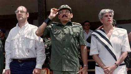Humberto Ortega, hermano de Daniel Ortega, ocupó el puesto de ministro de Defensa General en la presidencia de Chamorro