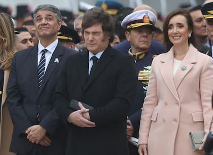 Jorge Macri, Javier Milei y Victoria Villarruel, durante el cambio de guardia en Plaza de Mayo luego del Tedeum del 25 de Mayo.