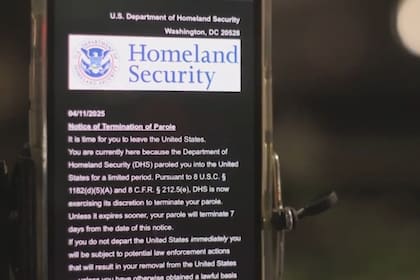 La CBP utilizó las direcciones de correo electrónico de extranjeros para advertirles que tenían que abandonar el EE.UU.