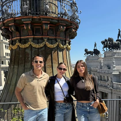 Lejos de amargarse, Vergara pasó el apagón al sol con familiares y amigos