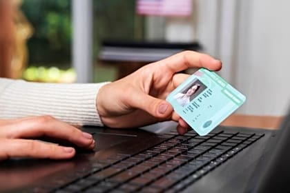 El trámite para reemplazar o renovar una green card se realiza ante Uscis