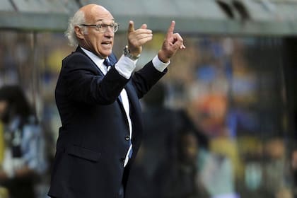 Multicampeón con Vélez y Boca como director técnico, Carlos Bianchi inició su camino como entrenador en Francia, al dirigir Stade de Reims y Niza