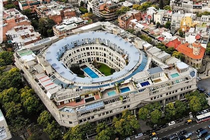 Palacio Alcorta, ex edificio Chrysler que supo tener una pista de autos en su techo