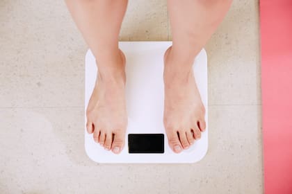 Perder peso de forma saludable implica adoptar hábitos sostenibles y personalizados