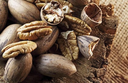 Según Harvard, las nueces son capaces de disminuir el colesterol LDL (conocido como el “colesterol malo”) hasta en un 5%