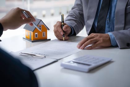 Todos los contratos ya firmados continúan siendo válidos y vigentes hasta que finalicen