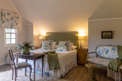 Una de las habitaciones en la Torre, con estilo campestre.